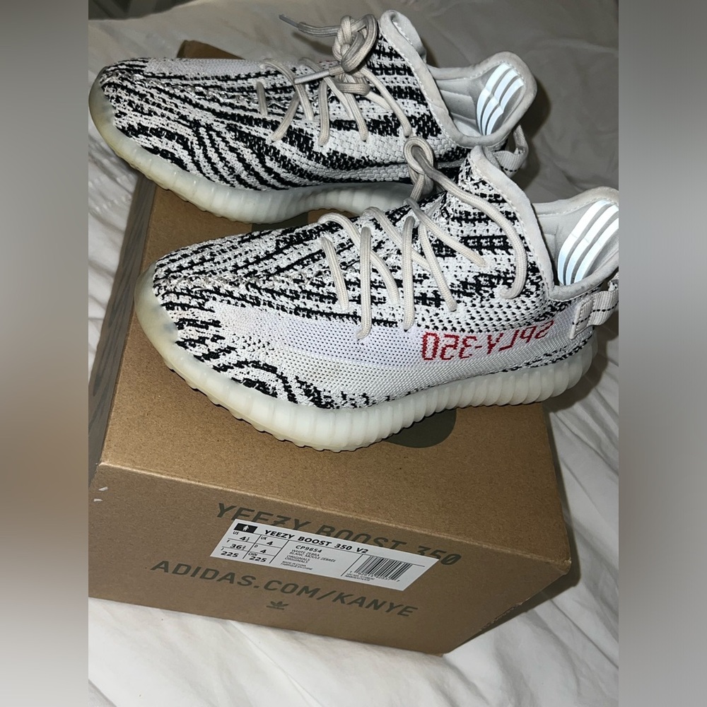 Yeezy Boost 350 V2 Zebra